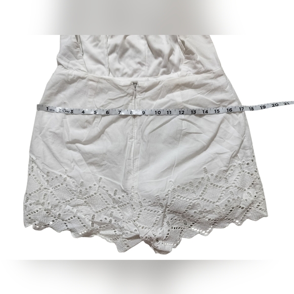 BP. White romper embroidered strappy back scalloped lace size M - Picture 12 of 14